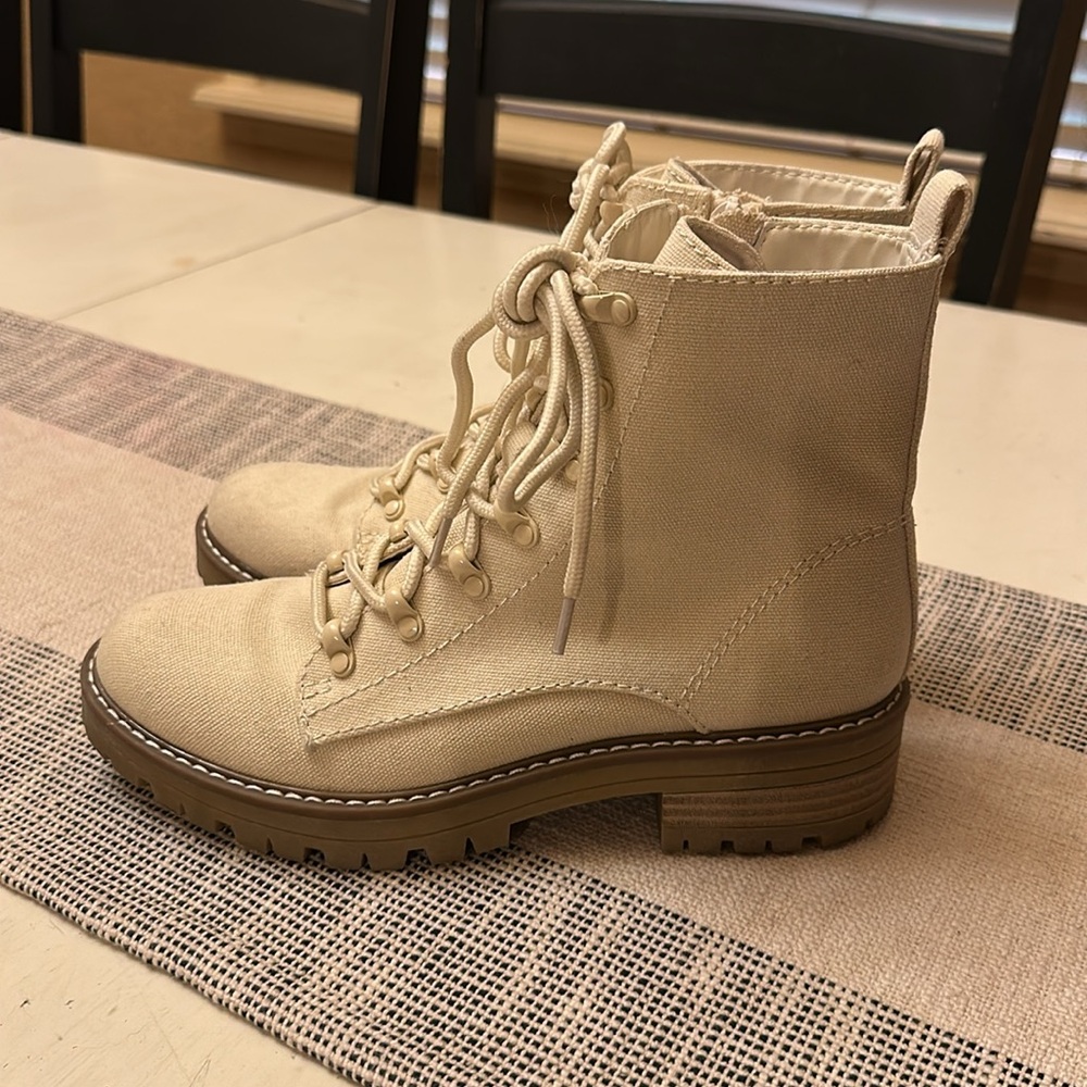 Universal Thread Tan Lace-Up Combat Boots EUC